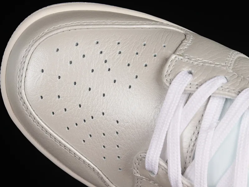All Categories Nk SB Dunk Series Nk SB Dunk Low Low-top sneakers F version Nk Dunk Low "Metallic Silver" Metallic silver SB low-top sports and leisure sneakers DX3197-095